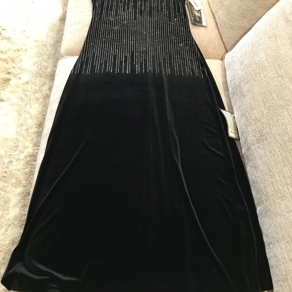 Black Evening Gown by Molly Malloy NWT. - Picture 5 of 7